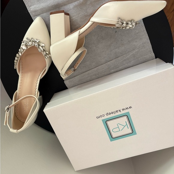 Ivory Embellished Wedding Women's Shoes - Picture 3 of 4
